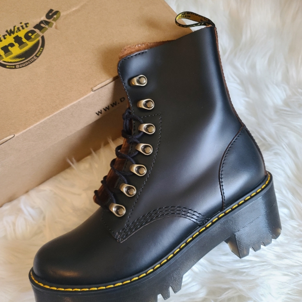 Dr. Martens Leona women boots brand new
